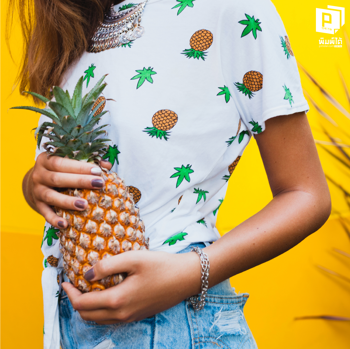 เลือก "เนื้อผ้า" เสื้อพิมพ์ลาย (Fabric Selection): หัวใจของความสบายและความชัดของลาย